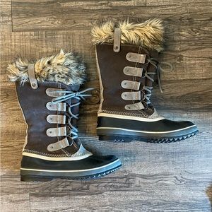 Sorel Joan of Arctic Boots - size 9